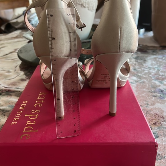 Kate Spade ( FREYA ) SIZE 10 M color CHAMPAGNE - Picture 4 of 8